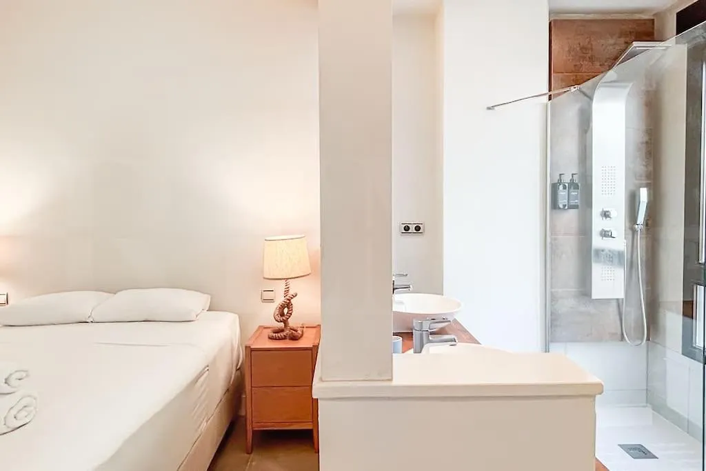 Central Gem With Stunning Port & Sea Views By Rems Malaga